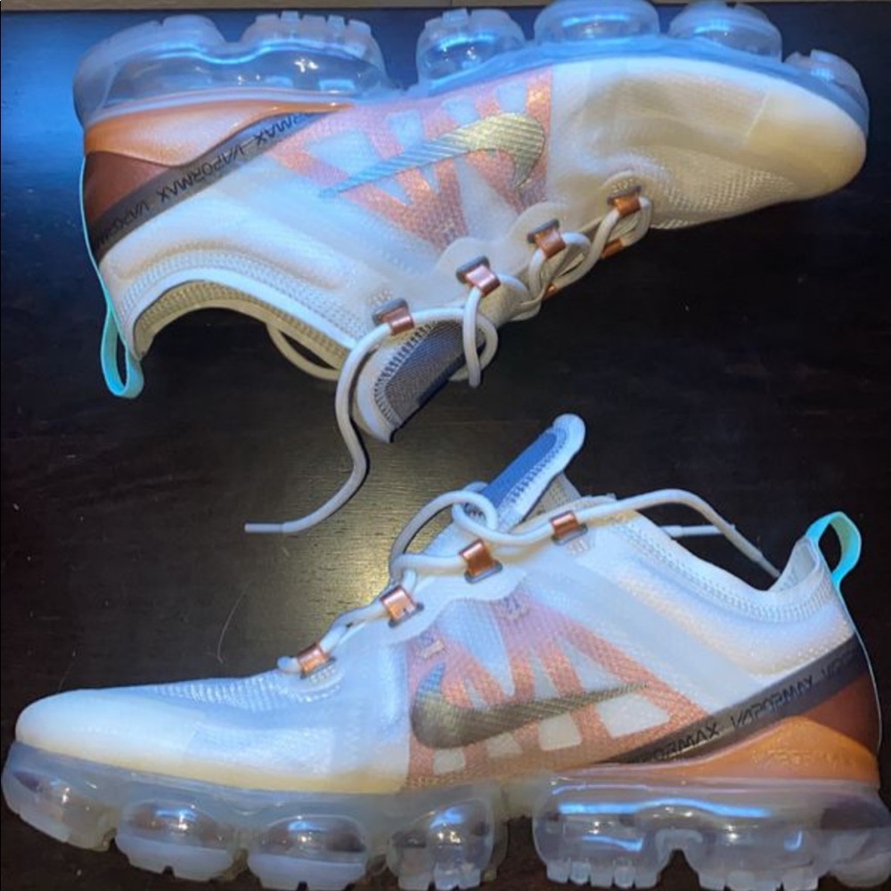 White and gold vapor Max’s